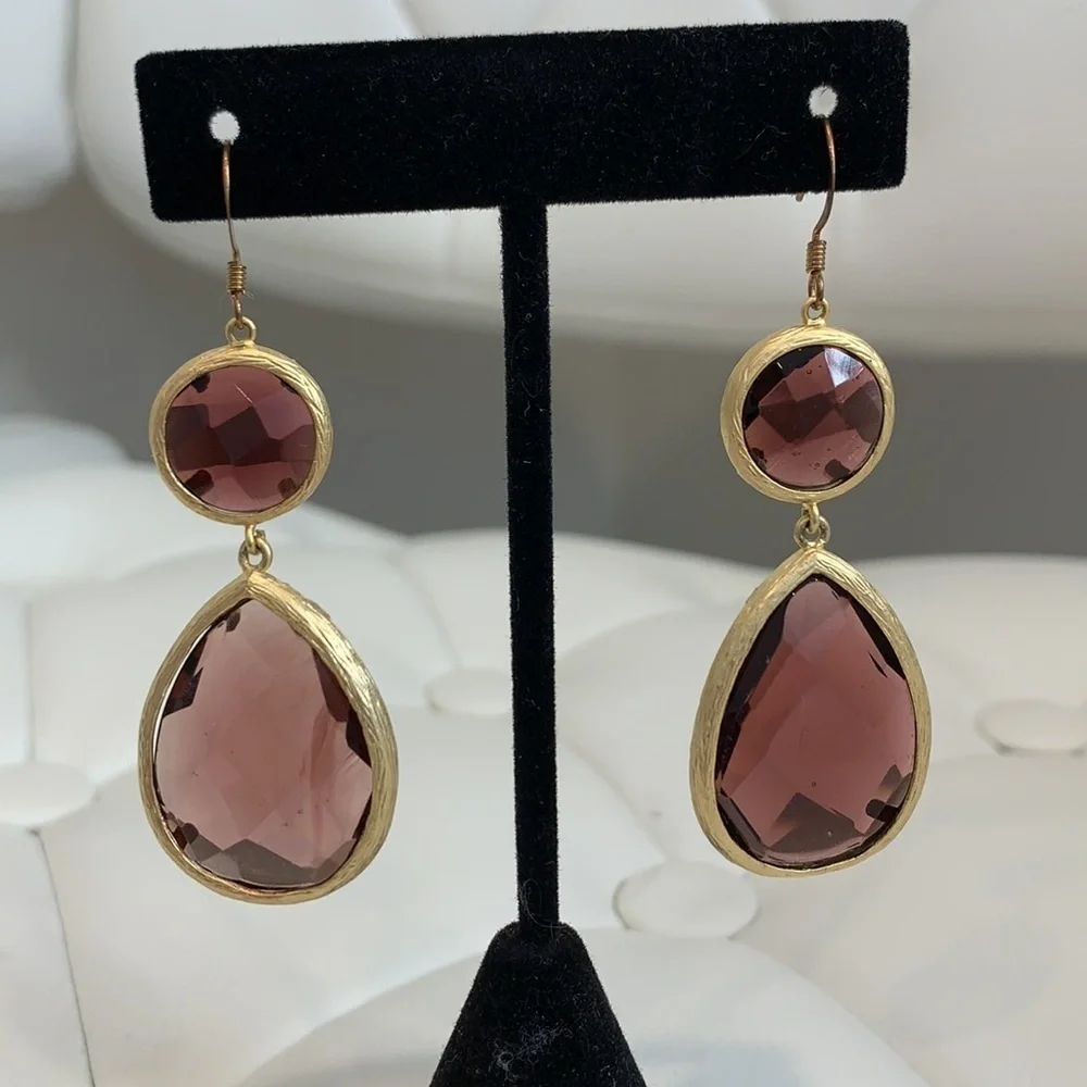 Boutique Earrings mauve stone vintage gold trim